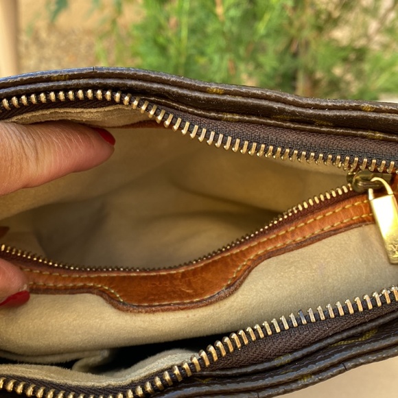 Louis Vuitton - Picture 12 of 16